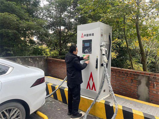 <em>重庆</em>涪陵铁塔推广新能源汽车充电业务 助力低碳环保出行