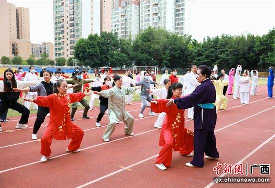 贺州举办寿城吸氧操、社会体育指导员培训班
