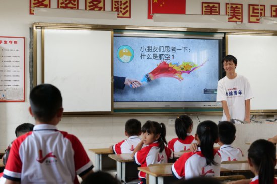 南昌航空大学青马工程班暑期社会实践队开展航空文化科普活动
