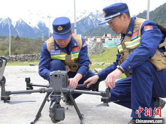 守卫林海 西藏林芝市波密县森林消防中队开展无人机空中巡护
