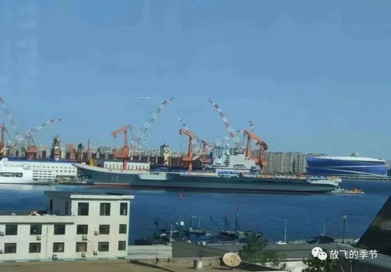 辽宁舰在船厂出坞：未改装网传电磁弹射器，即将重新归建北海...