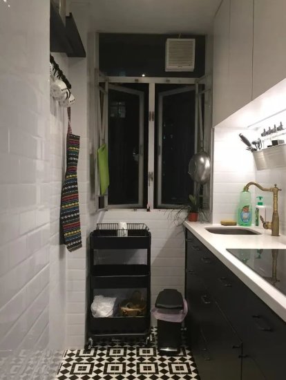 香港35㎡两居室 客厅秒变卧室<em> 迷你卫生间</em>也能塞浴缸