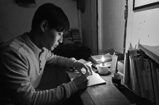 朝鲜族诗人尹东柱：以赞美星星的心，爱正在死去的一切