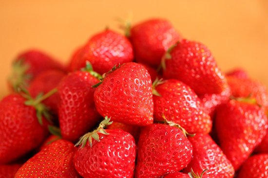 丹东九九草莓：<em>纯天然的</em>“牛奶草莓”