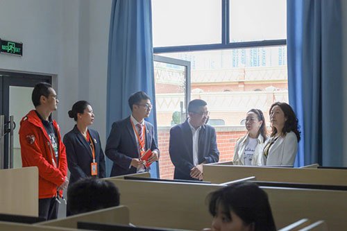 四川省教育厅教师发展中心为天航学生就业排忧解难