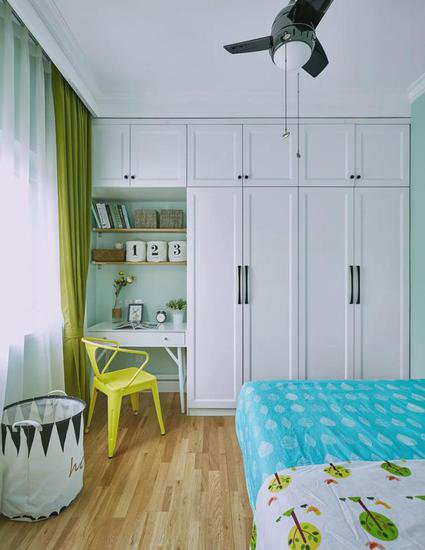 小户型<em>卧室衣柜设计</em>，简约造型更出彩，打破单调，增添空间美感