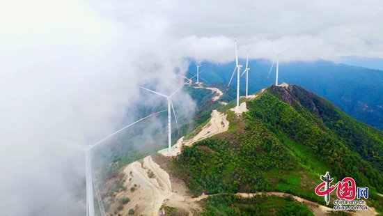 腊巴山上风正起：<em>四川最大</em>风电项目投产发电
