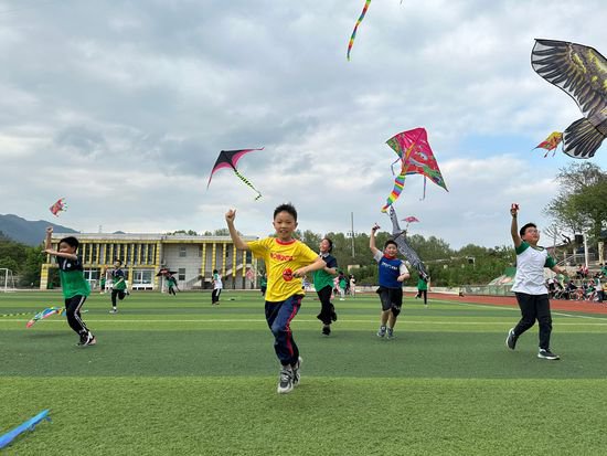 北碚区翡翠湖小学举行2024年清明节主题实践活动