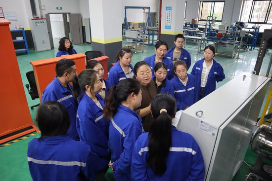 “贵州磷化工和<em>新材料</em>”职业培训基地 赋能重点产业技能人才培养
