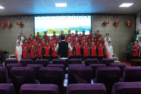 新疆和静举办“逐梦新时代 传承爱国情”红歌合唱比赛