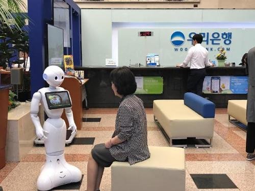 韩国首位<em>机器人</em>银行职员亮相 协助推荐金融商品