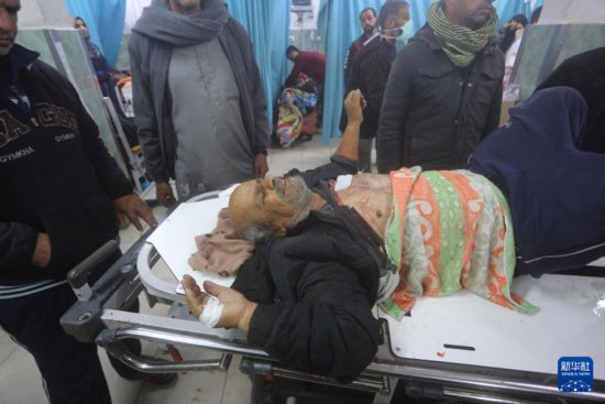 以军密集轰炸加沙南部和中部造成至少30人死亡
