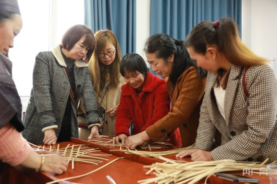 贵州剑河：学技能 促就业 加大妇女职业培训