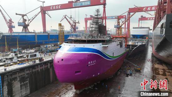 <em>中国</em>首艘深远海多功能科考及文物考古船在广州出坞
