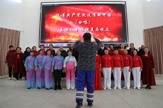 兴国县县教科体局老年体协在兴国中学举行元旦文艺联欢会