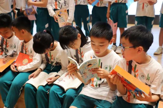 “围裙妈妈”郑春华来广州教孩子们如何阅读和写作