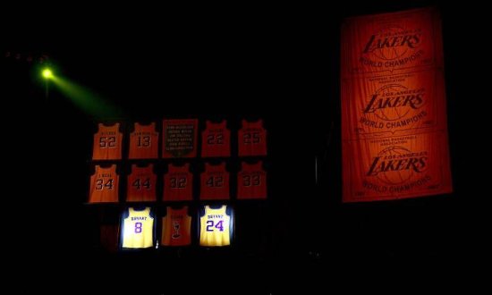 NBA | 湖人<em>退役科比</em>8号24号球衣 再见了 曼巴！