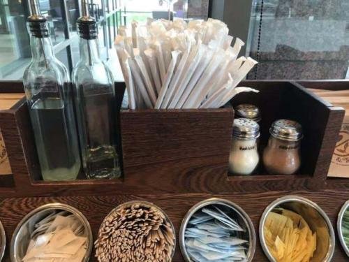 美国新式中餐馆的困惑：是否提供一次性塑料吸管？