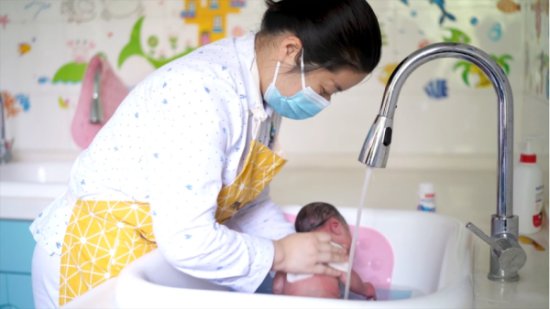 国际助产士日丨助产士<em>如何</em>守护母婴安全？