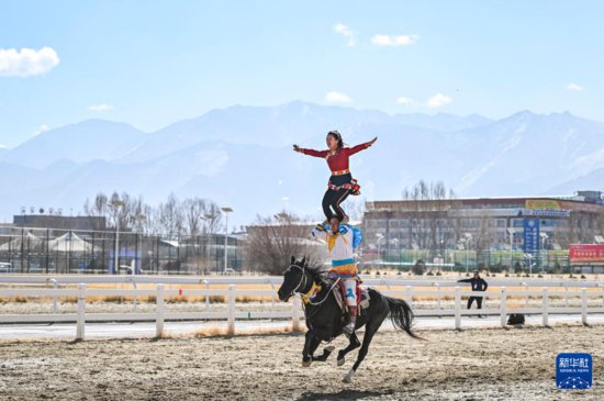 西藏拉萨：马背上<em>的新年祝福</em>