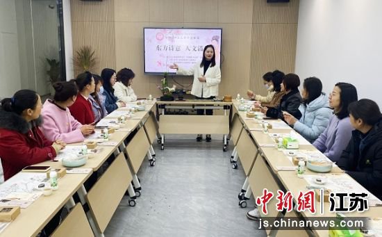 <em>扬州</em>贾桥社区举办文人香非遗雅集迎"三八"国际妇女节