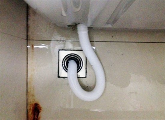 为什么说洗衣机排水管<em>不</em>能直接插在地漏里？那<em>应该怎么做</em>？