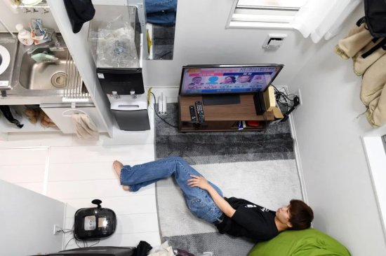 “鞋盒”公寓里的体面人生：东京年轻人<em>的9平米</em>独居乐园