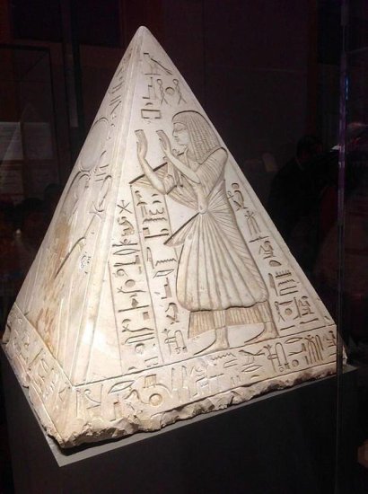 被欧洲列强削平脑袋的金字塔，它们的头屈辱的在各大博物馆展出