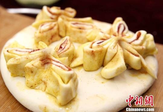 西宁巧妇将青海传统月饼做出新花样