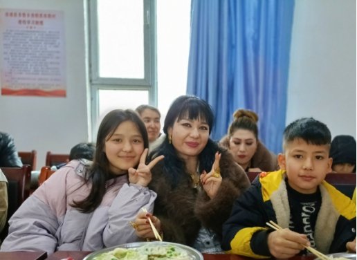 新疆洛浦：饺子飘香迎新年 共谱干群和谐情