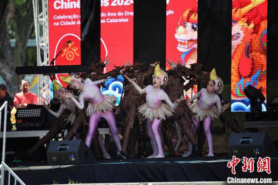 巴西伊瓜苏的“中国春节”：瀑布为证 歌舞<em>有情</em>