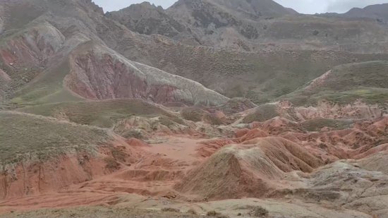 新疆有一个“活火山”群：不喷火 只喷泥