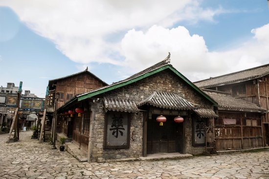 贵州四大古镇之一，有着“攻不破的堡垒”之称，观赏价值极高！