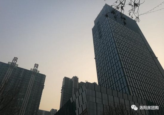 洛龙区展览路与<em>长兴</em>街交叉口泉舜186公寓63平loft出售！