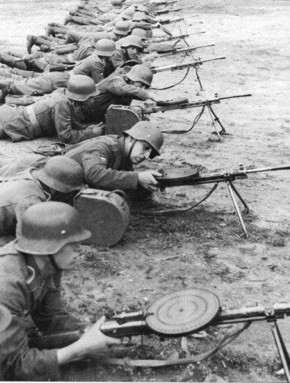 德国人评价苏联红军：战术死板只会送人头，打死他们如同砍瓜...