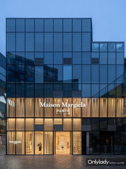 Maison Margiela 北京三里屯旗舰店隆重揭幕 以设计对话风格，...