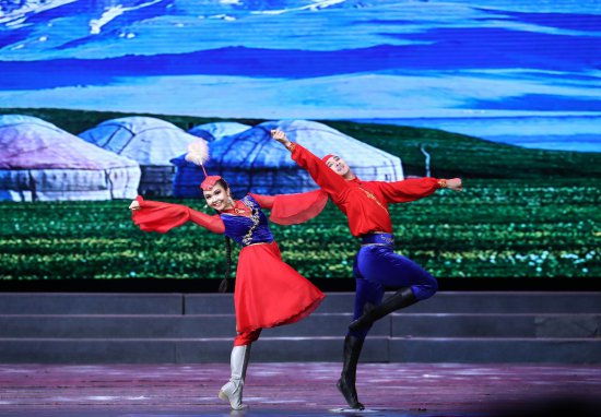 <em>哈萨克斯坦</em>歌舞在第六届新疆国际民族舞蹈节上演