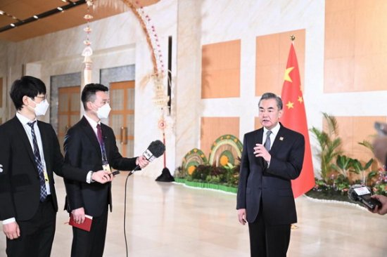 王毅就中美元首会晤向媒体介绍情况并答问