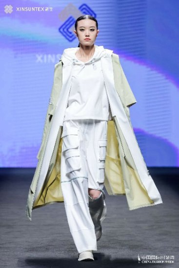 新生 | 中国时尚<em>女装流行</em>趋势发布：时尚衣装的趋势“现象学”
