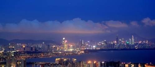 你觉得上海和深圳哪个更繁华？上海小资，深圳国际，你偏爱哪个
