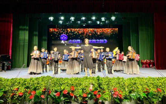 北京十九中附属实验小学举行巴扬室内专场音乐会