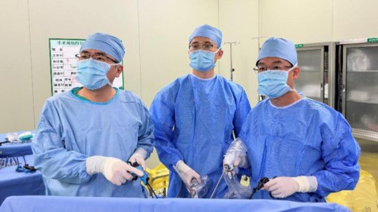 哈医大二院应用Kimura法实施腹腔镜下保留脾脏的胰体尾切除术