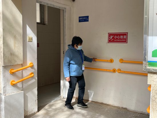居民诉求及时响应，石景山一处平房区<em>公厕</em>实施无障碍改造