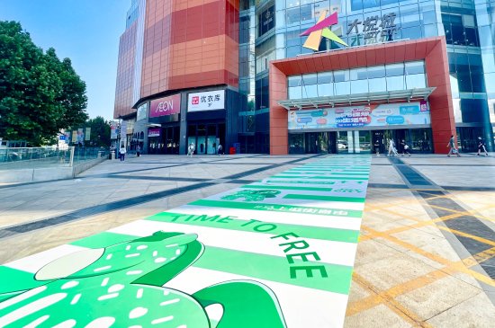 <em>北京商场</em>恢复营业后首个小长假，客流恢复到去年同期五成