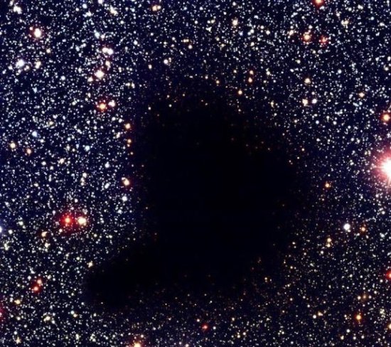 宇宙中有一个超过十亿光年，不包含任何物质和辐射的“空洞”吗...
