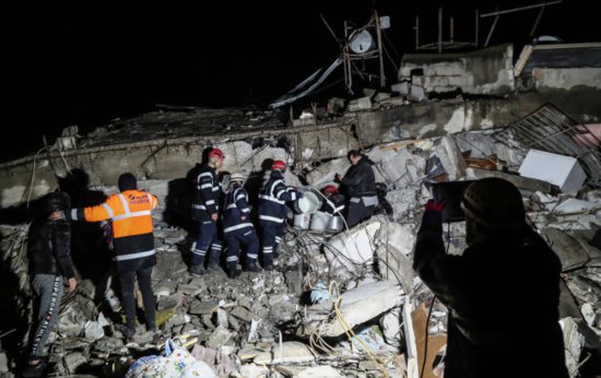 <em>土耳其</em>发生至少77次余震 5600多座建筑物倒塌