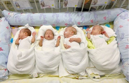 德65岁产妇产四子 成最年长四胞胎母亲（高清组图）