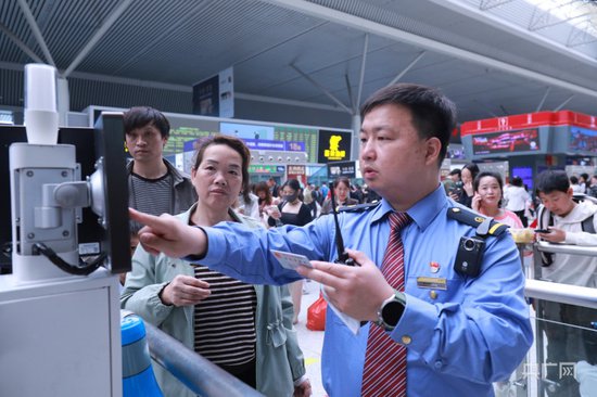 “五一”假期运输收官 郑州站8天发送旅客305.8万人次