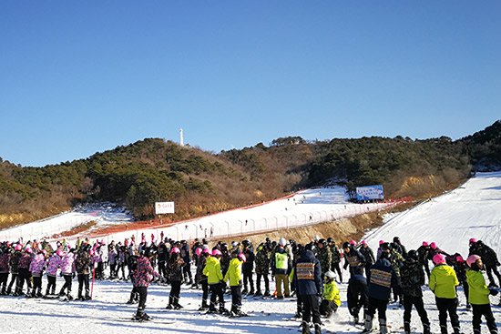京北<em>生态</em>冰雪旅游季开启 密云开放“夜场滑雪”