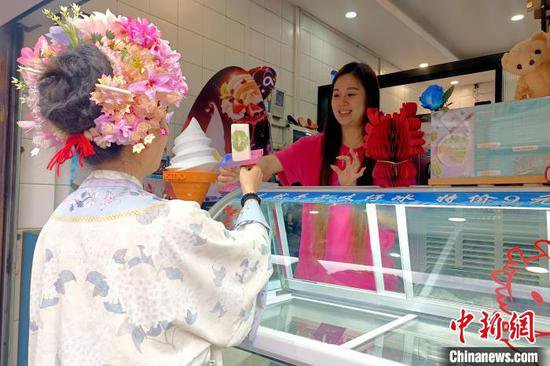 在漳州古城卖冰棒的台湾夫妻：“真是我们创业的‘福地’”